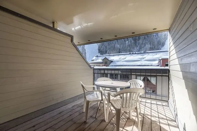 Cimarron Lodge 27 by Avantstay Ski-in/ski-out Property in Complex w/ Two Hot Tubs! Permit#10026