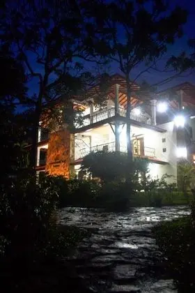 Cinnamon Lake Inn - Dış Mekan