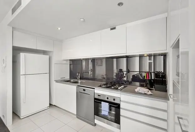 Circle on Cavill - Coastal Letting - Mutfak