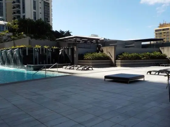 Circle on Cavill - HR Surfers Paradise - Havuz