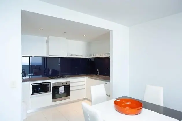 Circle on Cavill - Private Apartments - Mutfak
