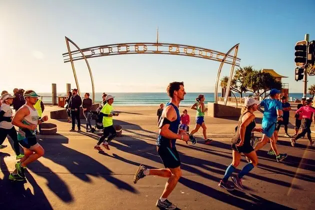 Circle On Cavill Surfers Paradise Apartments-Holiday Paradise - Plaj