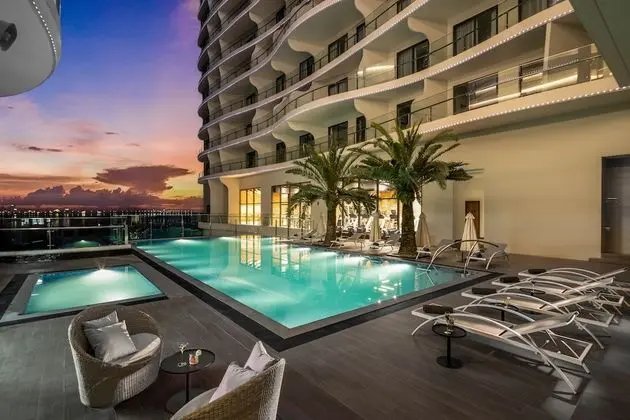 Citadines Marina Halong - Havuz