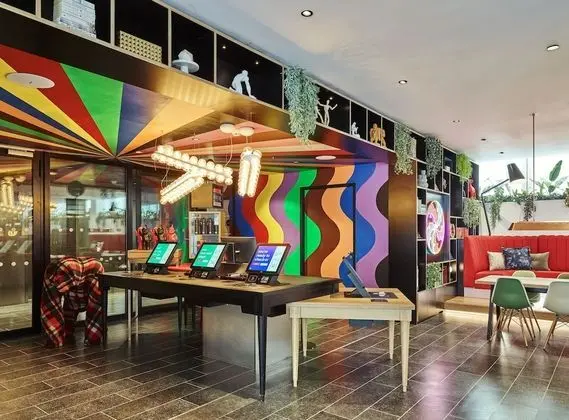citizenM London Victoria Station - Lobi