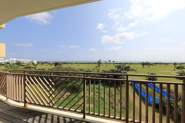 City 1500 SF 2BR condom 3F sea view