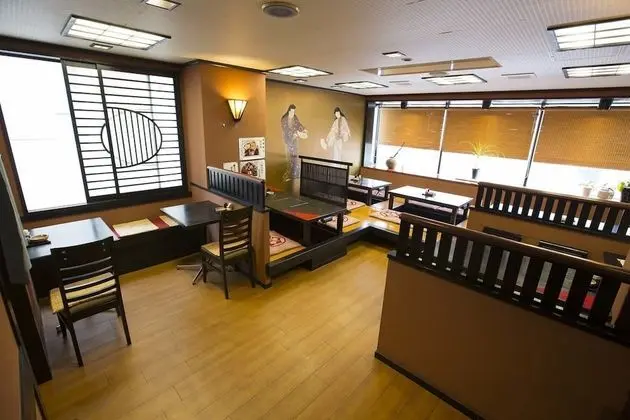 City Hotel Airport in Prince - Yerinde Yemek