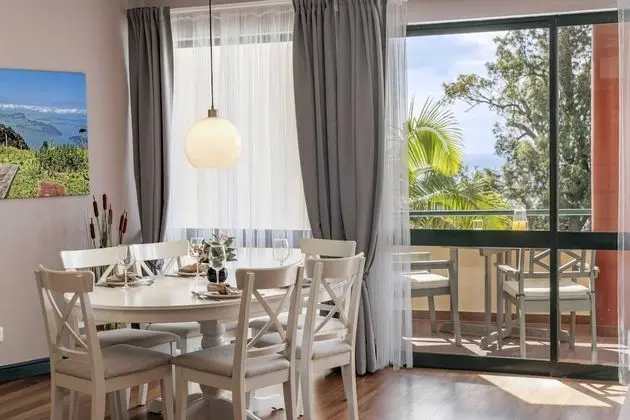 City Breaks With Pool - Belvedere Apartment - Yerinde Yemek