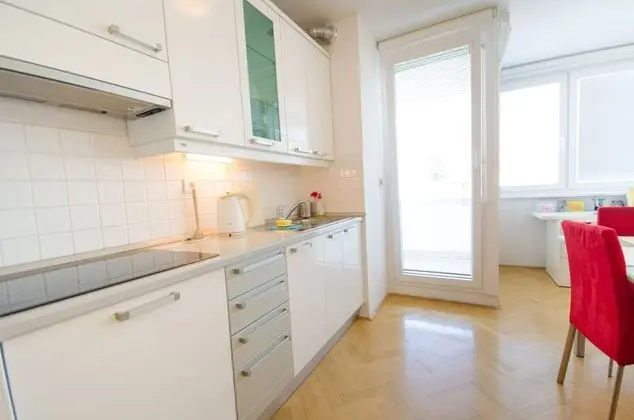 City centre studio with a balcony - Mutfak
