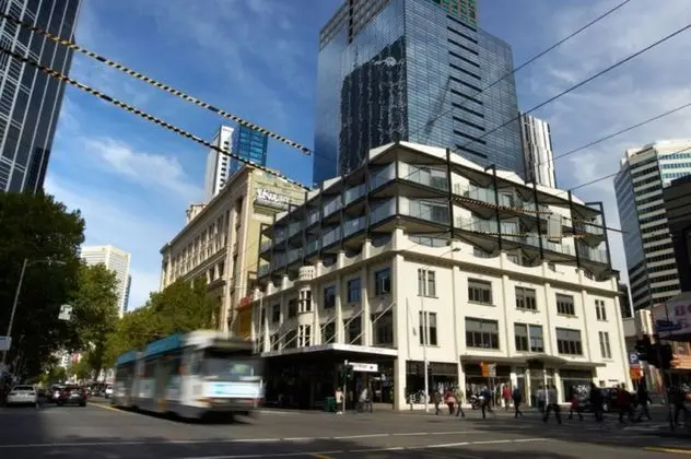 City Edge on Elizabeth