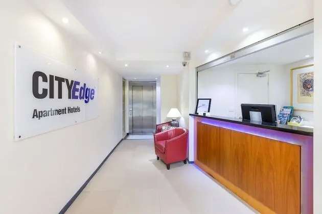City Edge Serviced Apartments East Melbourne - Lobi