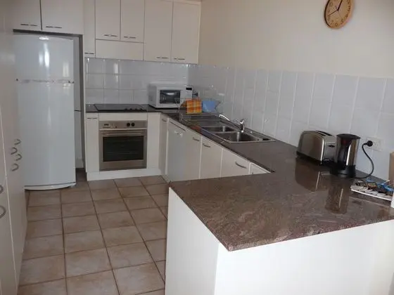 City Escape 3BD in Adelaides East End 5 - Mutfak