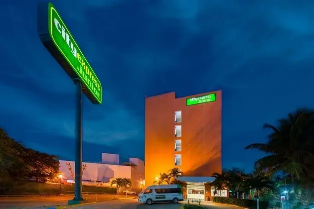 City Express Junior Ciudad del Carmen - Dış Mekan