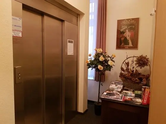 City Hotel Garni - İç Mekan