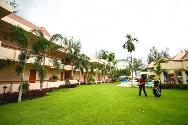 City Golf Resort Hotel