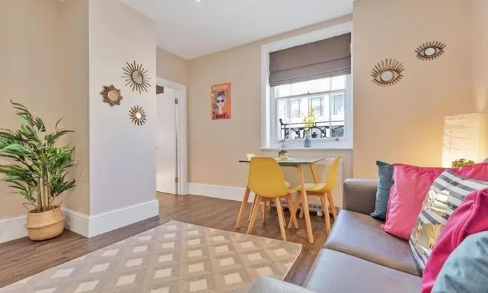 City Heights One Bedroom Modern apt 100 Metres From Seafront - Oda