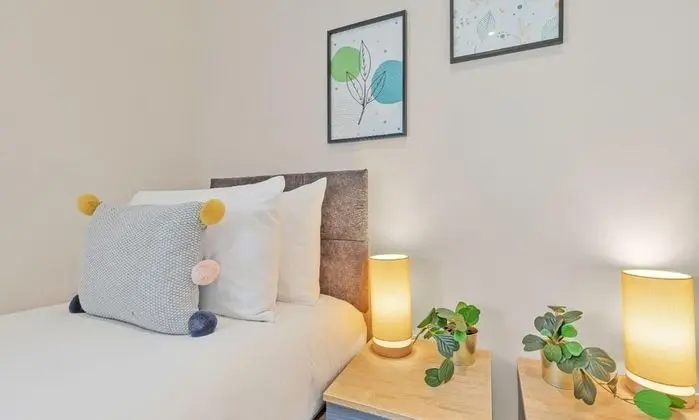City Heights One Bedroom Modern apt 100 Metres From Seafront - Oda