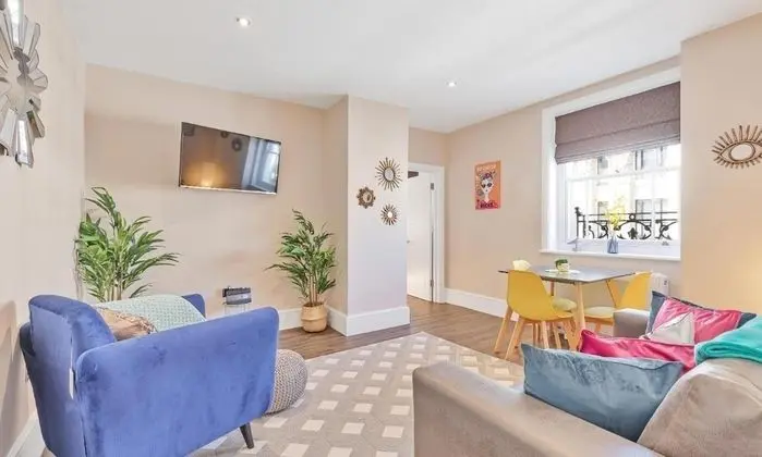 City Heights One Bedroom Modern apt 100 Metres From Seafront - Oda