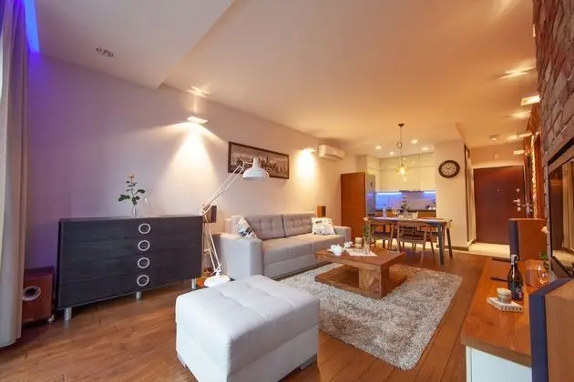 City Lights Apartments - Lobi