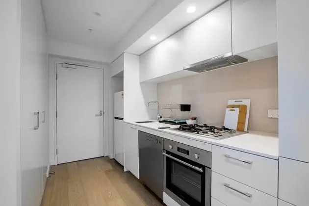 City Living At Best Location In Melbourne - Mutfak