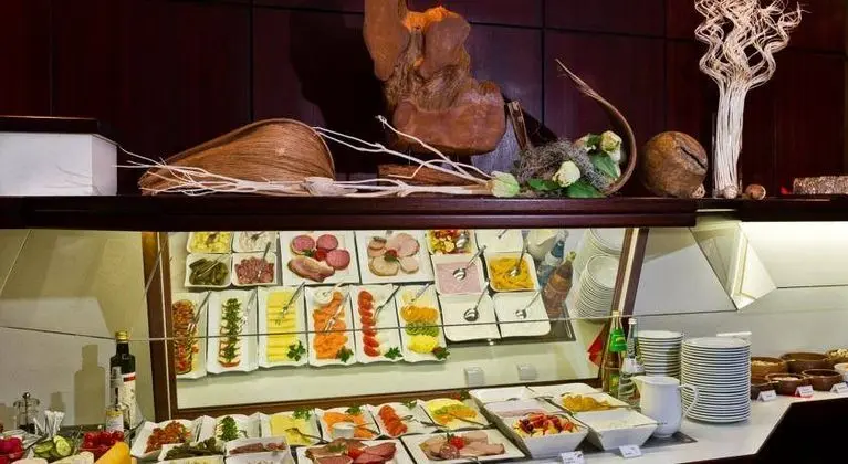 City Partner Hotel Berliner Hof - Yeme / İçme