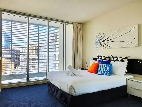 City Penthouse Views Wine Pool Gym Netflix - Oda