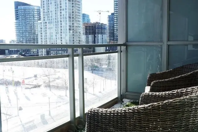City Place 2 BDRM Downtown with Parking