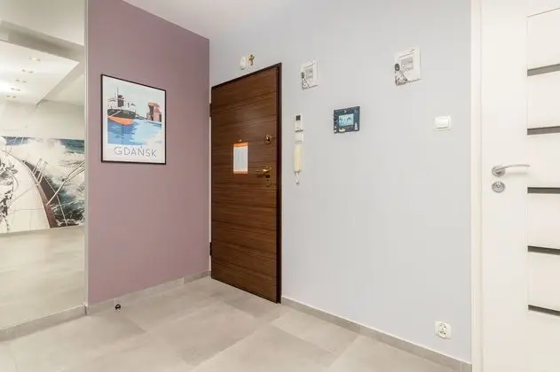 City and Sea View Apartment by Renters - İç Mekan