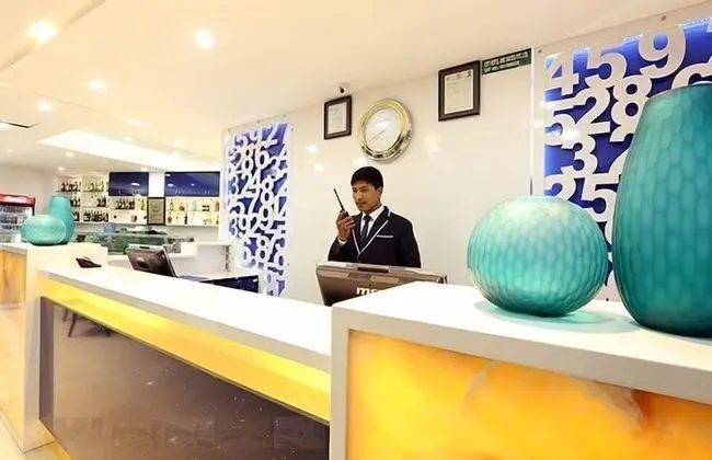 City Hotel & Suites - Lobi