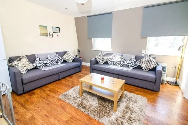 City view flat at Liverpool st Brick Ln