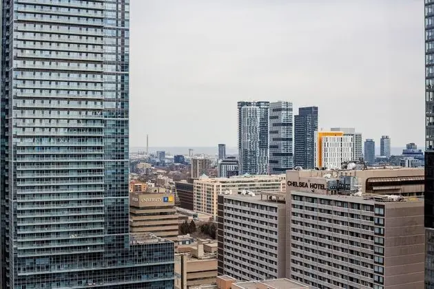 City View High Floor Bay Gerrard Pet Friendly Condo Walk to Sick Kids Hospital
