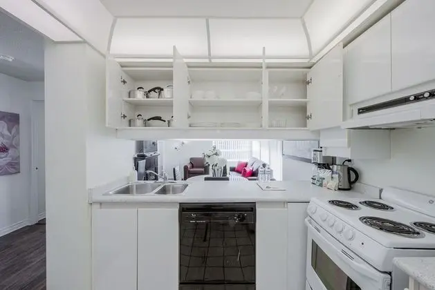City View High Floor Bay Gerrard Pet Friendly Condo Walk to Sick Kids Hospital - İç Mekan