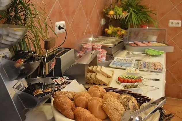 City Hotel West - Genel