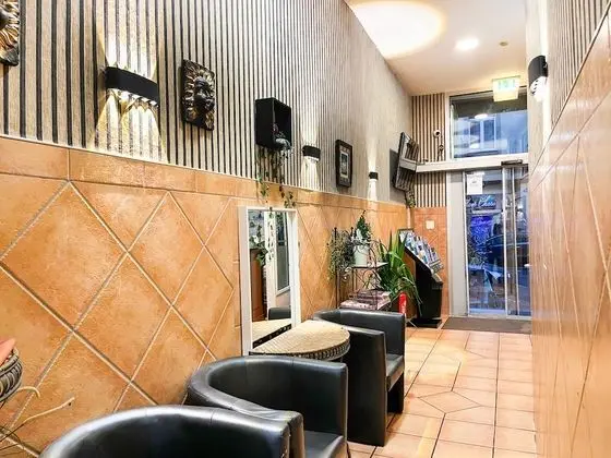 City Hotel West - Lobi