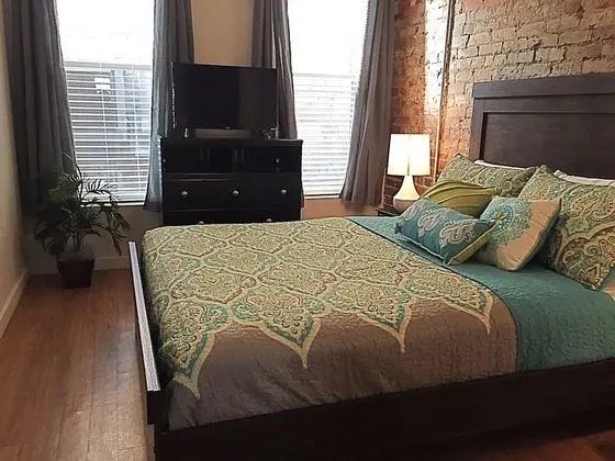 Cityscape I - Sleeps 8 - Oda