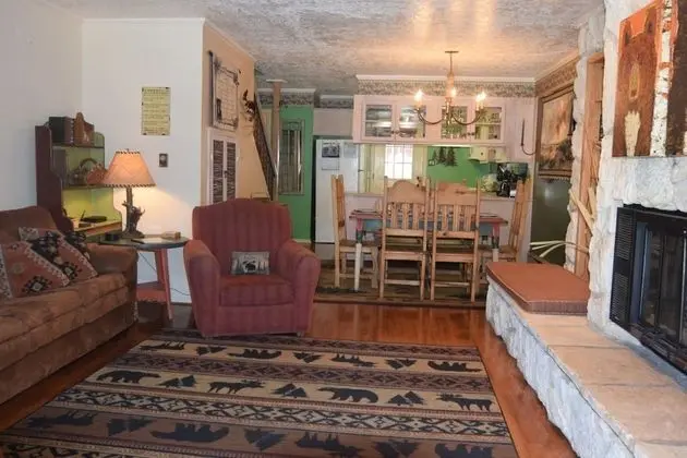 Claim_jumper_townhouse_20