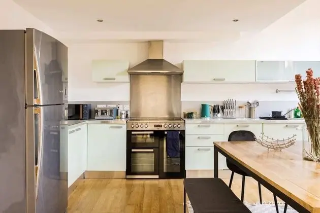 The Clapham - Captivating 2bdr With Garden & Parking - Mutfak