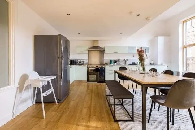 The Clapham - Captivating 2bdr With Garden & Parking - Yerinde Yemek