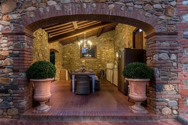 Villa Clara Luxury 5 Bedrooms Lakefront Farmhouse Villa With Private Pool on the Lucca Hills - Oda