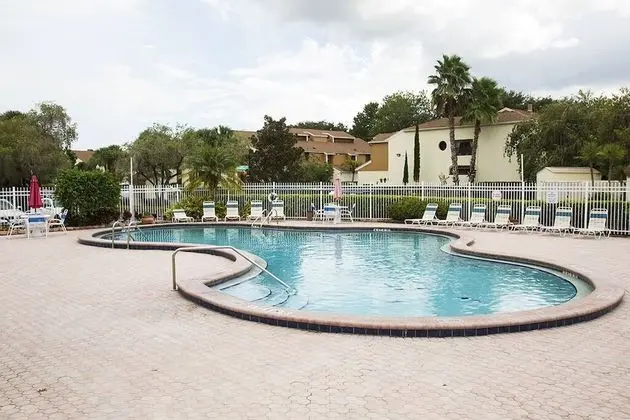 Claremont Holiday Home - Havuz