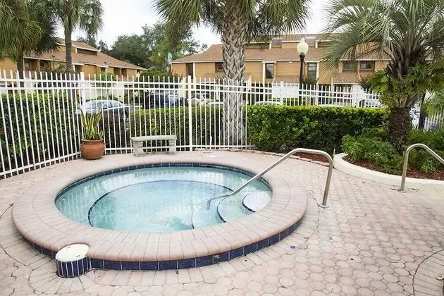 Claremont Holiday Home - Spa