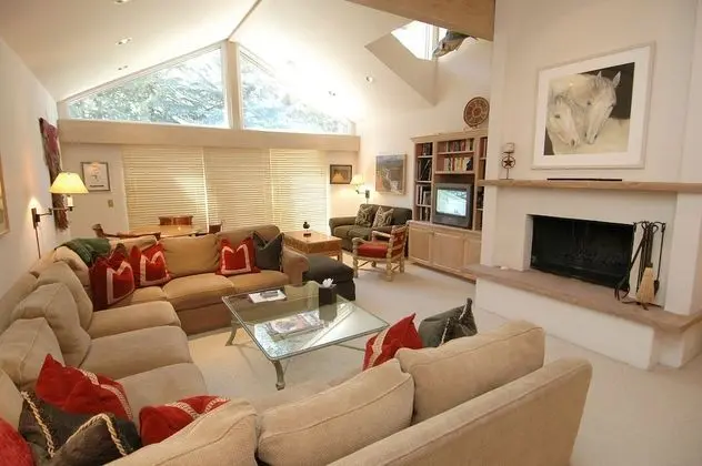 Clarendon by Frias Properties