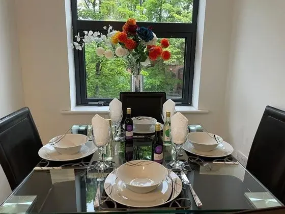 Clarendon Luxury Gated City Apartments - Yerinde Yemek