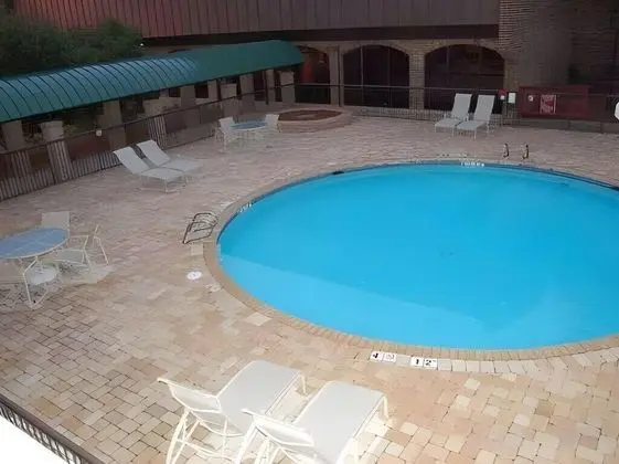 Clarion Hotel Central - Havuz