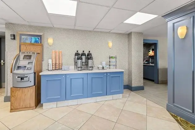 Clarion Inn Mars - Lobi