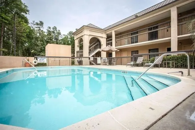 Clarion Inn & Suites Aiken - Havuz