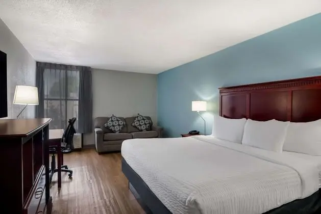 Clarion Inn & Suites Airport