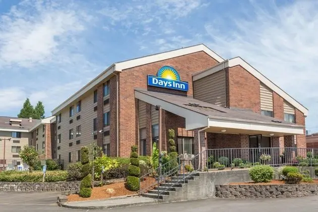 Clarion Inn & Suites Clackamas