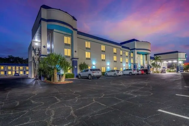 Clarion Inn & Suites Clearwater
