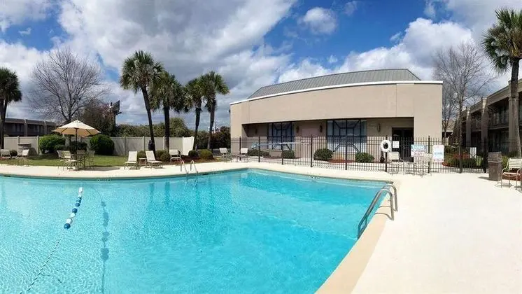 Clarion Inn & Suites Dothan South