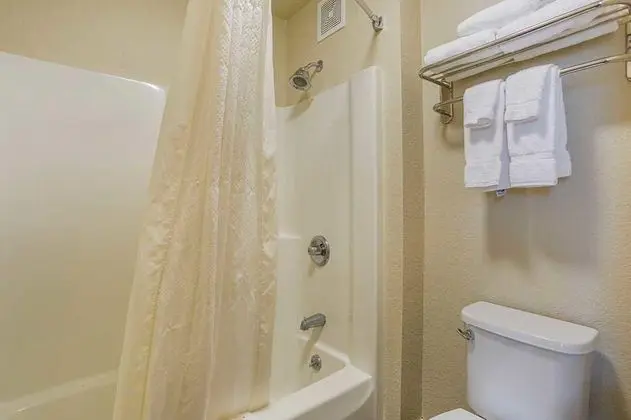 Clarion Inn & Suites Evansville - Genel